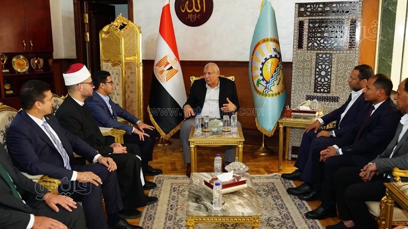 محافظ مطروح يستقبل