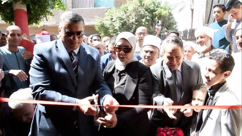 محافظ قنا يحضر خطبة
