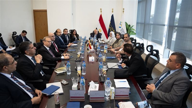 جلسة حوارية بجامعة