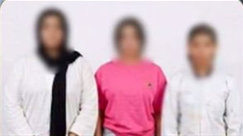 مشاجرة طالبات أمام