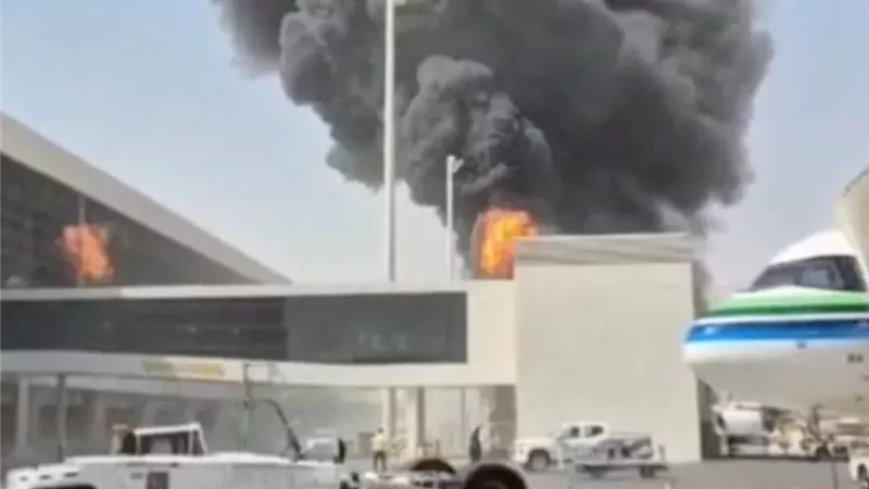  الاعتداء على مطار