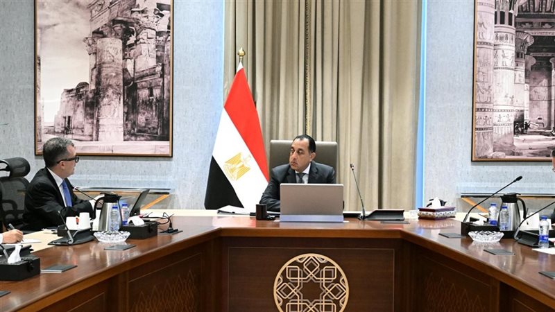 رئيس الوزراء يتابع