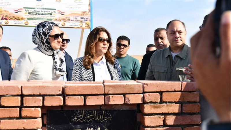 وضع حجر اساس المجمع