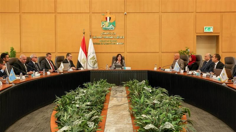 وزيرة الإسكان تتابع