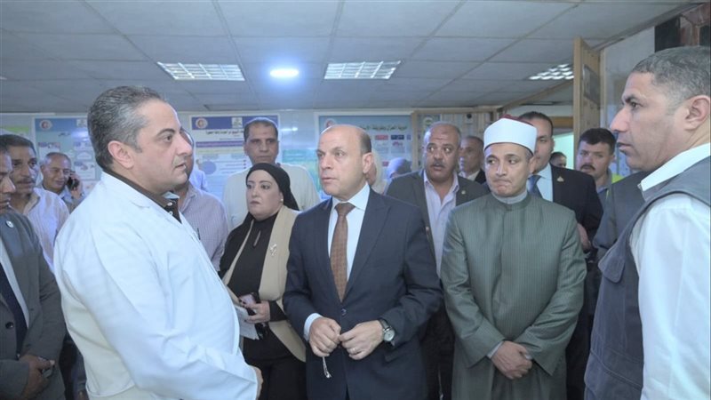 محافظ الغربية يزور