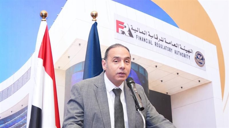 الدكتور إسلام عزام،