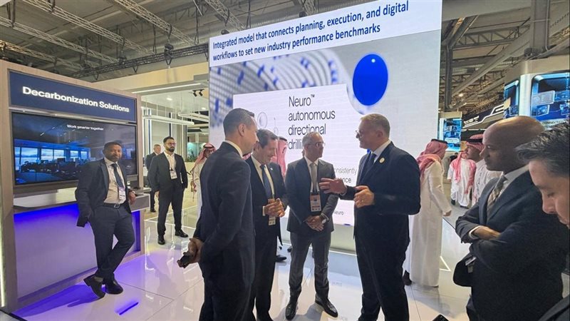 وزير البترول يبحث