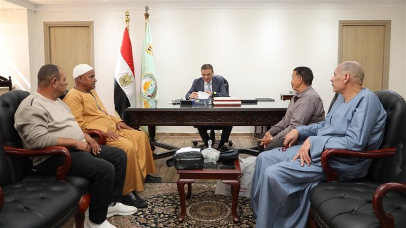 وزير الزراعة يلتقي