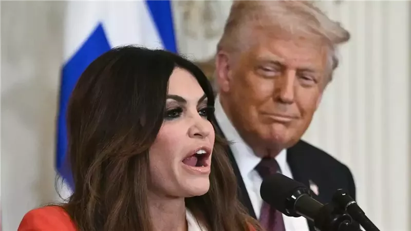 ترامب وكيمبرلي جيلفويل
