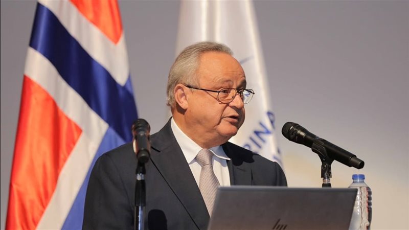 الدكتور أحمد زايد