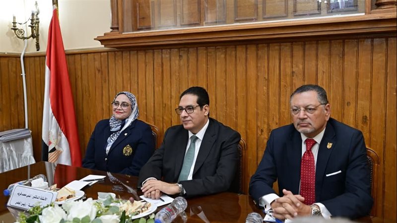 رئيس جامعة القاهرة