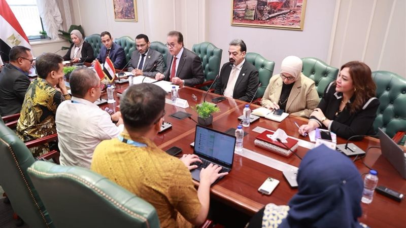 اجتماع وزير الصحة