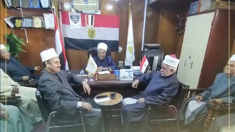 مدير أوقاف قنا يبحث