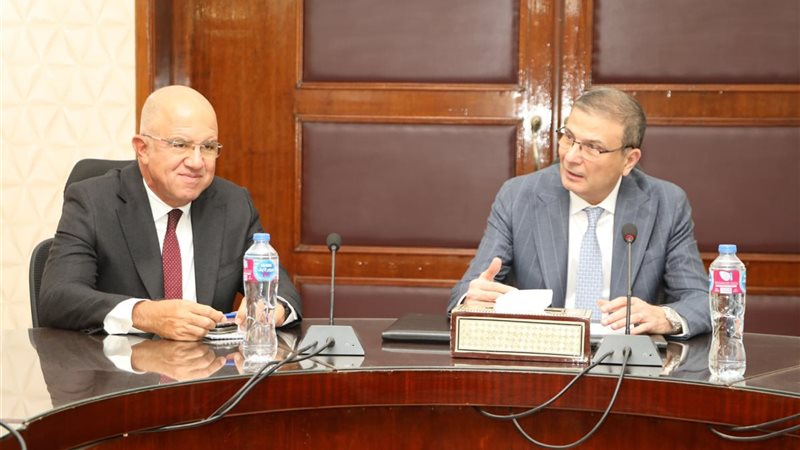 وزير الزراعة يبحث