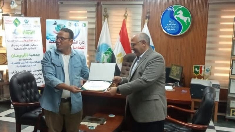 المحتمع المدنى يسلم