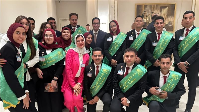 رئيس وطلاب جامعة
