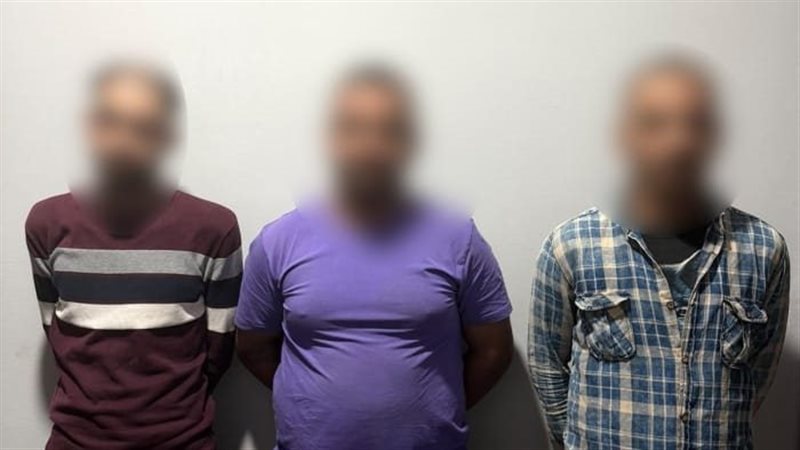 ضبط 3 أشخاص لمزاولة