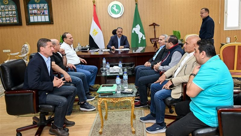 محافظ الشرقية يلتقي
