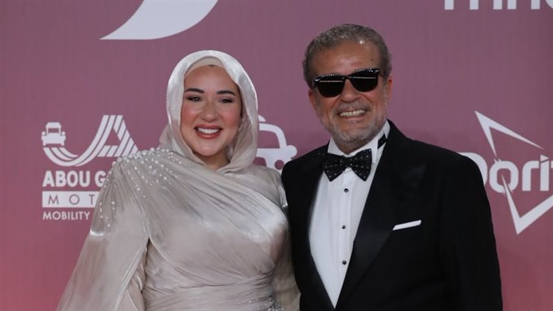 أسما شريف منير ووالدها،