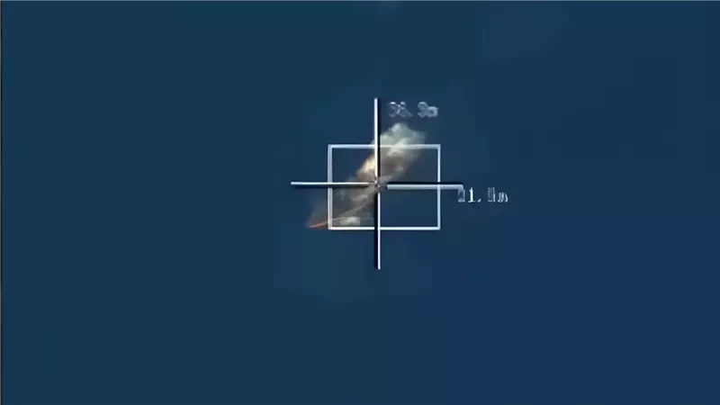 لحظة استهداف قارب