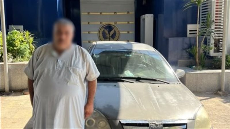 ضبط موظف اصطدم بسيارة