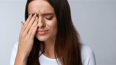 حتى لا تصاب بكورونا.. حيلة جديدة لتجنب لمس الوجه باليدين