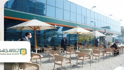 التزام عملاء البنك الأهلى بالتعليمات الوقائية لمواجهة فيروس كورونا |صور