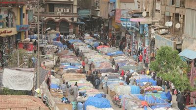 شاهد منطقة العتبة والموسكي بعد إخلاء الباعة منعاً لانتشار فيروس كورونا | فيديو وصور