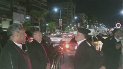 نائب محافظ القاهرة يتفقد عمارات العبور ومكرم عبيد للتأكد من غلق المحلات