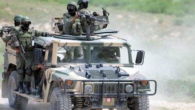 الرئيس التونسي يأمر الجيش بالنزول إلى الشوارع لضمان تطبيق حظر التجول