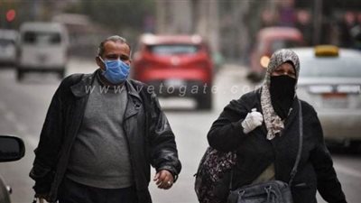 بالكمامات والقفازات الطبية.. هكذا واجه المصريون كورنا| صور