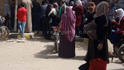 شرائح التابلت تتسبب في زحام شديد بسنترال الباجور في المنوفية