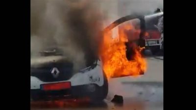 لحظة إحراق لبناني سيارته الأجرة بسبب كورونا | فيديو 
