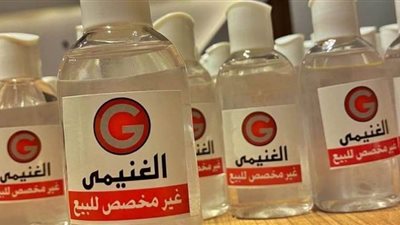 نائب سكندري يوزع ٢٠٠٠ زجاجة مطهر ويتكفل بـ٣٠ أسرة متضررة من كورونا | صور