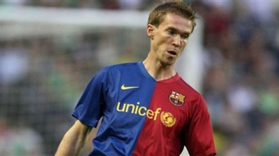 نجم برشلونة وأرسنال السابق يعتزل كرة القدم