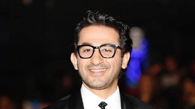 أحمد حلمي يظهر بالروب: 