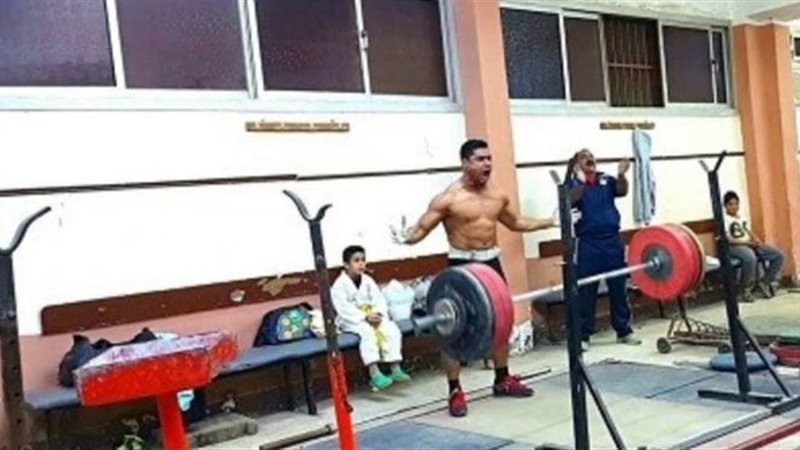 أبطال رفع الأثقال