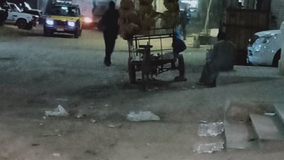 الباعة الجائلون يتحدون قرارات الحظر فى الإسكندرية