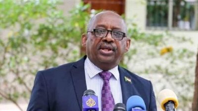 بعد وفاته بشكل مفاجيء في جوبا.. أبرز المعلومات عن وزير الدفاع السوداني