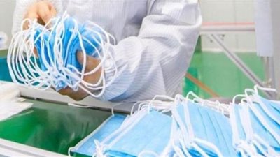 ضبط كميات من الكمامات والمستلزمات الطبية داخل مصنع ملابس بالإسكندرية