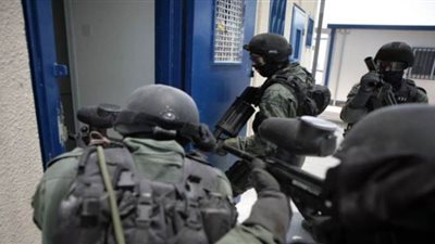 أسير فلسطيني يشعل النار في نفسه داخل سجن إسرائيلي احتجاجاً على الإهمال الطبي