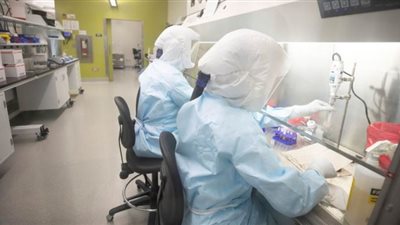 أكثر فتكا.. رصد أعراض جديدة تظهر على مرضى 