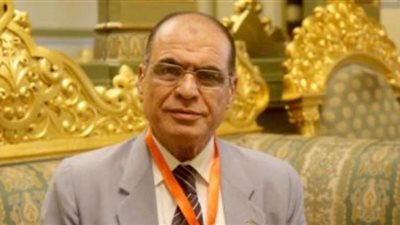 المستشار الطبى لرئيس هيئة قناة السويس يتطوع فى مستشفى الحجر الصحى في أبو خليفة