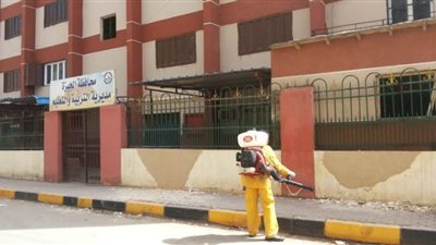 تطهير مباني مديرية التربية والتعليم والتعليم بالجيزة خوفاً من كورونا | صور