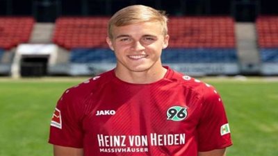 لاعب هانوفر الألماني يغادر العزل الصحى بعد التعافى من 
