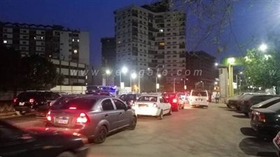 قبل بدء حظر التجوال.. زحام في الشوارع لعودة المواطنين إلى المنازل للالتزام بالقرار| صور