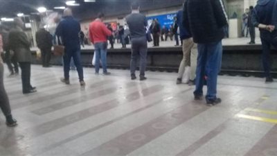 مواطنون يناشدون إدارة المترو بحل سريع للتكدس داخل المحطات | صور