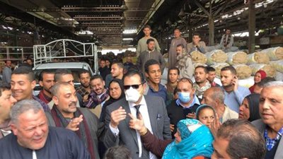 التموين: أسواق الجملة تعمل ٢٤ ساعة لتلبية احتياجات المواطنين| صور