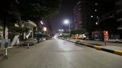 اللحظات الأولي لتطبيق حظر التجوال في شوارع مصر | فيديو