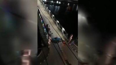 سائق يحاول الهرب من تمركز أمني بالدقهلية أثناء الحظر | فيديو